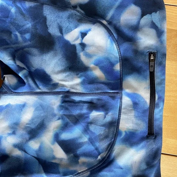 Lululemon leggings,  size 6 multi blue pattern . - Picture 5 of 7